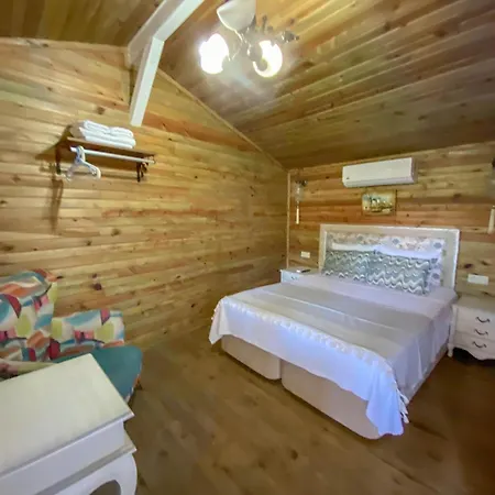 Bed & Breakfast Sardunya 4*