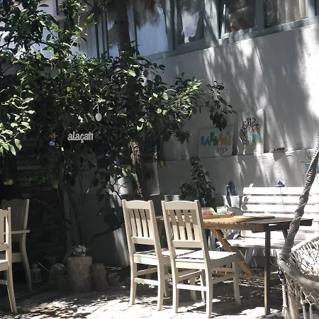 Sardunya Bed & Breakfast 2*